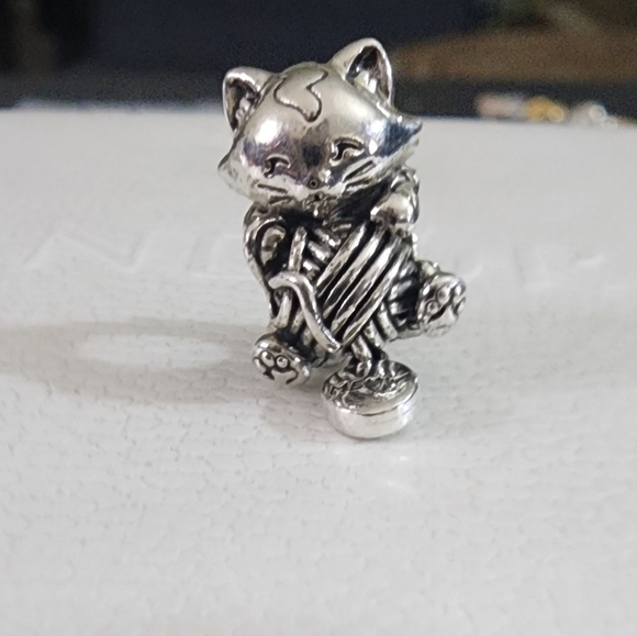 Pandora Kitten & Yarn Ball Charm - Picture 3 of 10